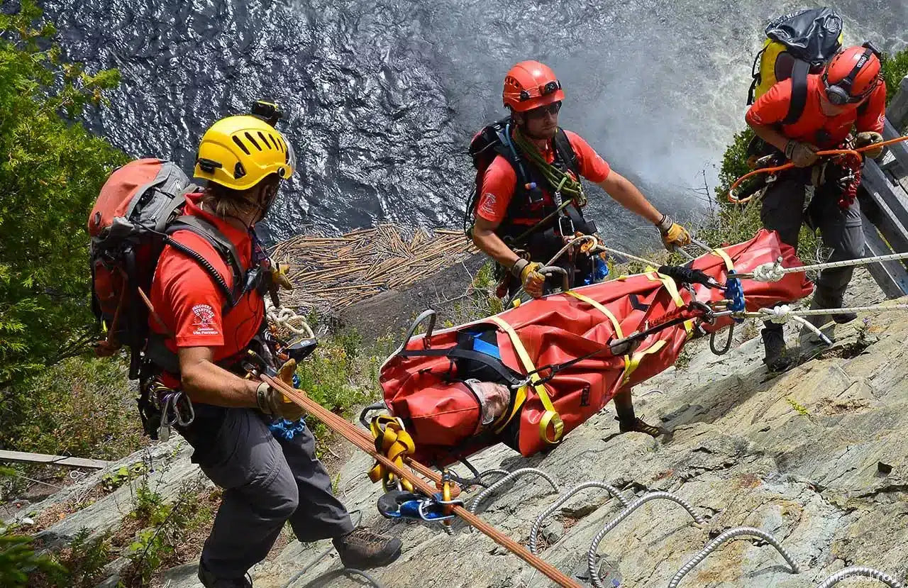 Rope rescue brancard.jpg