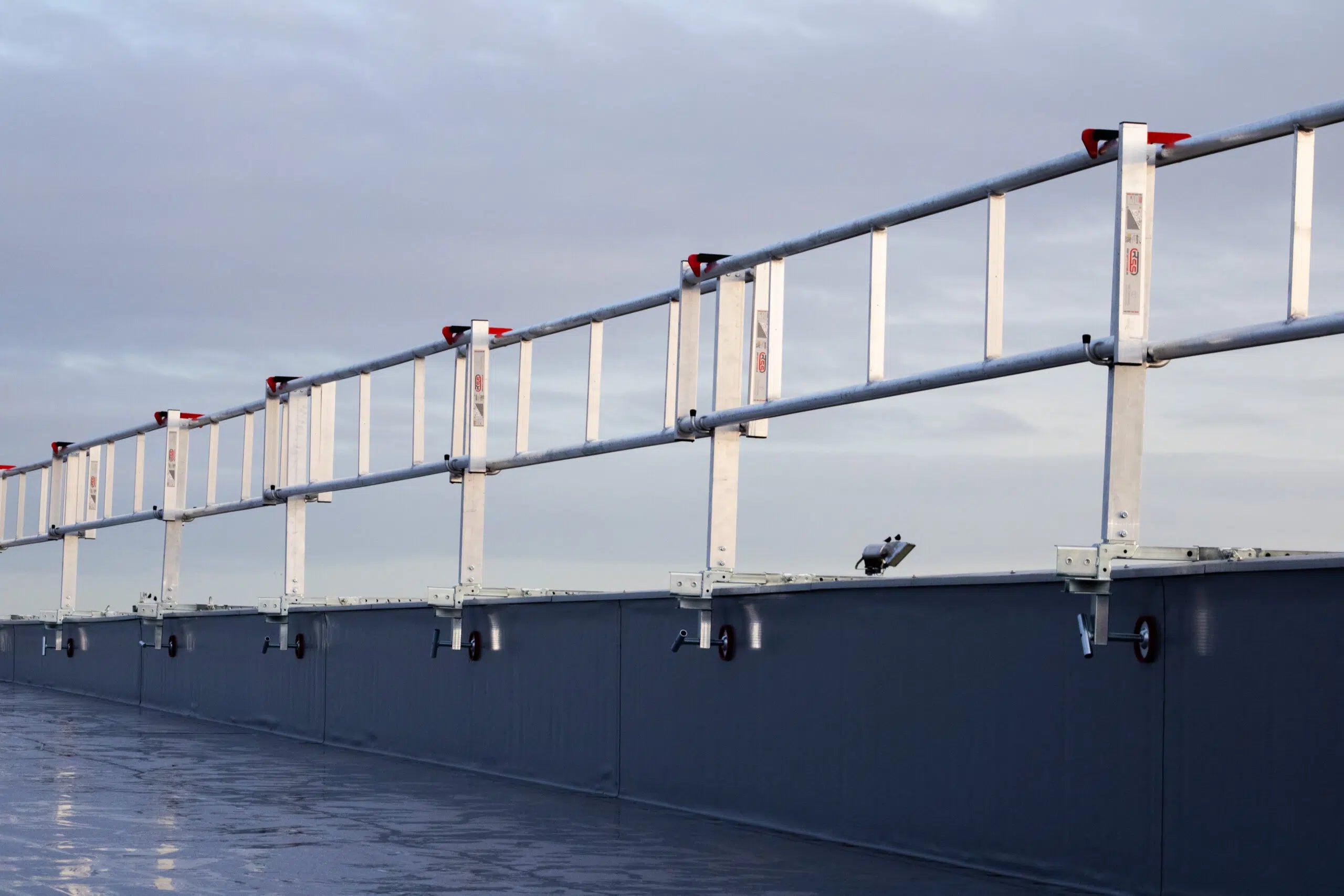 RSS Attika Systeem – Collectieve Valbeveiliging met Klembevestiging